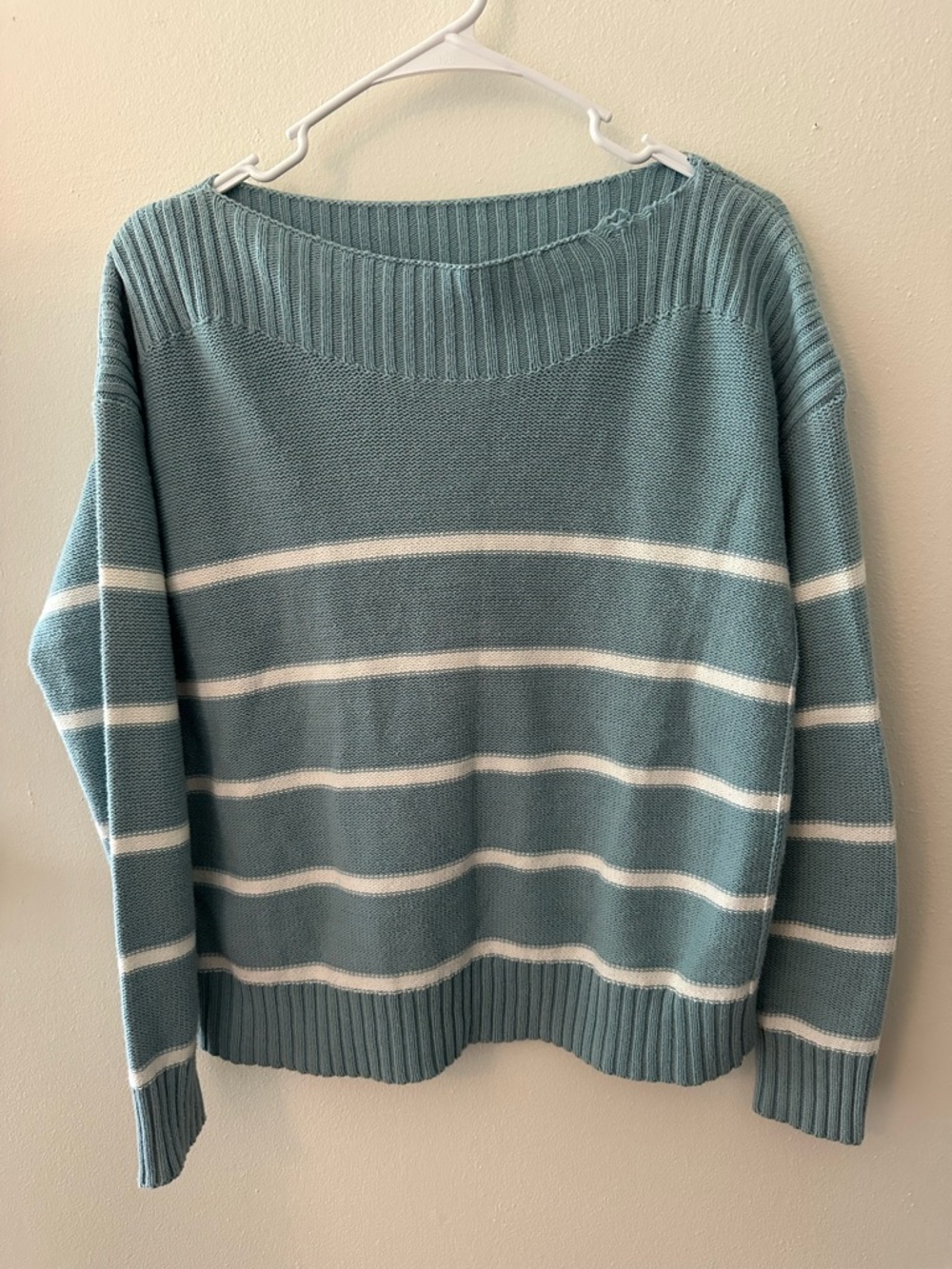 Women's Mint Green & White Knit Sweater  size medium - Picture 2 of 6